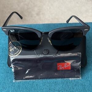 Ray-Ban Black and Gray Sunglasses
RB 2016F CLUBMASTER 1367/B1  55/19/145 3N